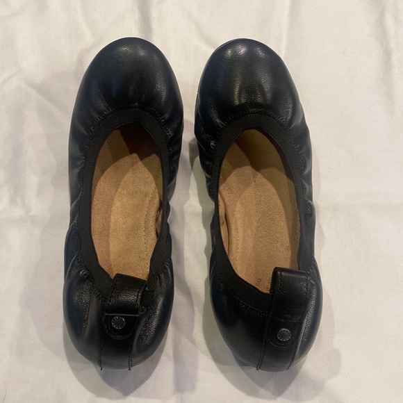 Women’s Bass ballet flats.  Black size 6 1/2. - Picture 4 of 4